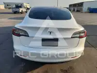 2023 Tesla Model 3 фото