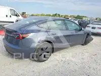 2023 Tesla Model 3 фото