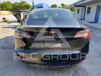 2023 Tesla Model 3 фото