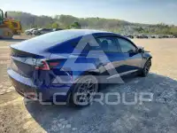 2023 Tesla Model 3 фото