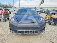 2023 Tesla Model 3 фото