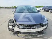 2023 Tesla Model 3 фото