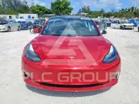 2023 Tesla Model 3 фото