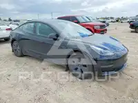 2023 Tesla Model 3 фото