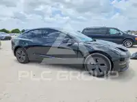 2023 Tesla Model 3 фото