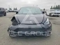 2023 Tesla Model 3 фото