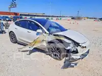 2023 Tesla Model 3 фото
