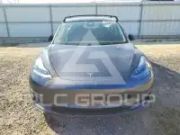 2023 Tesla Model 3 фото