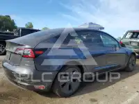 2023 Tesla Model 3 фото