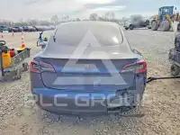 2023 Tesla Model 3 фото