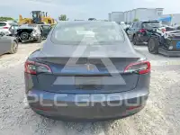 2023 Tesla Model 3 фото