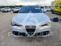 2023 Alfa Romeo Stelvio фото