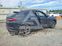 2023 Alfa Romeo Stelvio photo