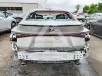 2023 Lexus IS фото