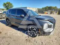 2024 Mitsubishi OUTLANDER photo