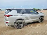 2024 Mitsubishi OUTLANDER photo