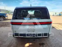2024 Rivian R1S фото