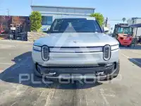 2024 Rivian R1T фото