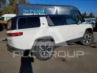 2024 Rivian R1S фото