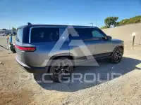 2024 Rivian R1S фото