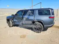2024 Rivian R1S фото