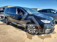 2024 Chrysler PACIFICA photo