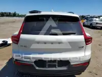 2024 Volvo XC40 фото