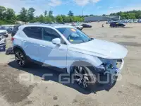 2024 Volvo XC40 фото