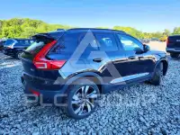 2024 Volvo XC40 фото