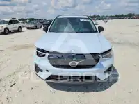 2024 Volvo XC40 photo