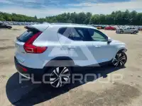 2024 Volvo XC40 фото