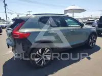 2024 Volvo XC40 фото