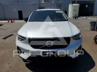 2024 Volvo XC40 фото