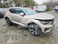 2024 Volvo XC40 фото