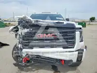 2024 GMC Sierra photo