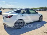2024 Tesla Model Y фото