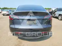 2024 Tesla Model Y photo