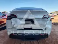 2024 Tesla Model Y фото
