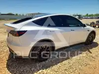 2024 Tesla Model Y фото