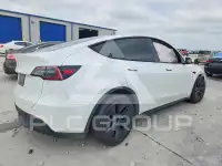2024 Tesla Model Y фото