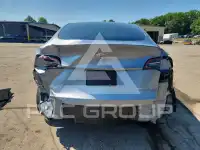 2024 Tesla Model Y фото