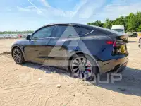 2024 Tesla Model Y фото
