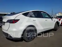 2024 Tesla Model Y фото