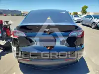 2024 Tesla Model Y фото