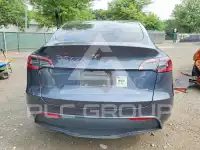 2024 Tesla Model Y фото
