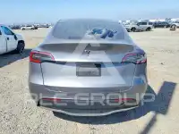 2024 Tesla Model Y фото