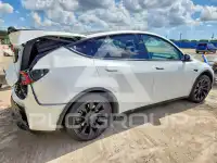 2024 Tesla Model Y фото