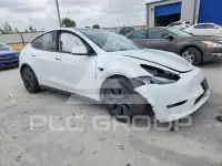 2024 Tesla Model Y фото