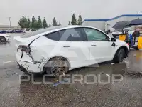 2024 Tesla Model Y фото