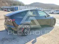 2024 Tesla Model Y фото
